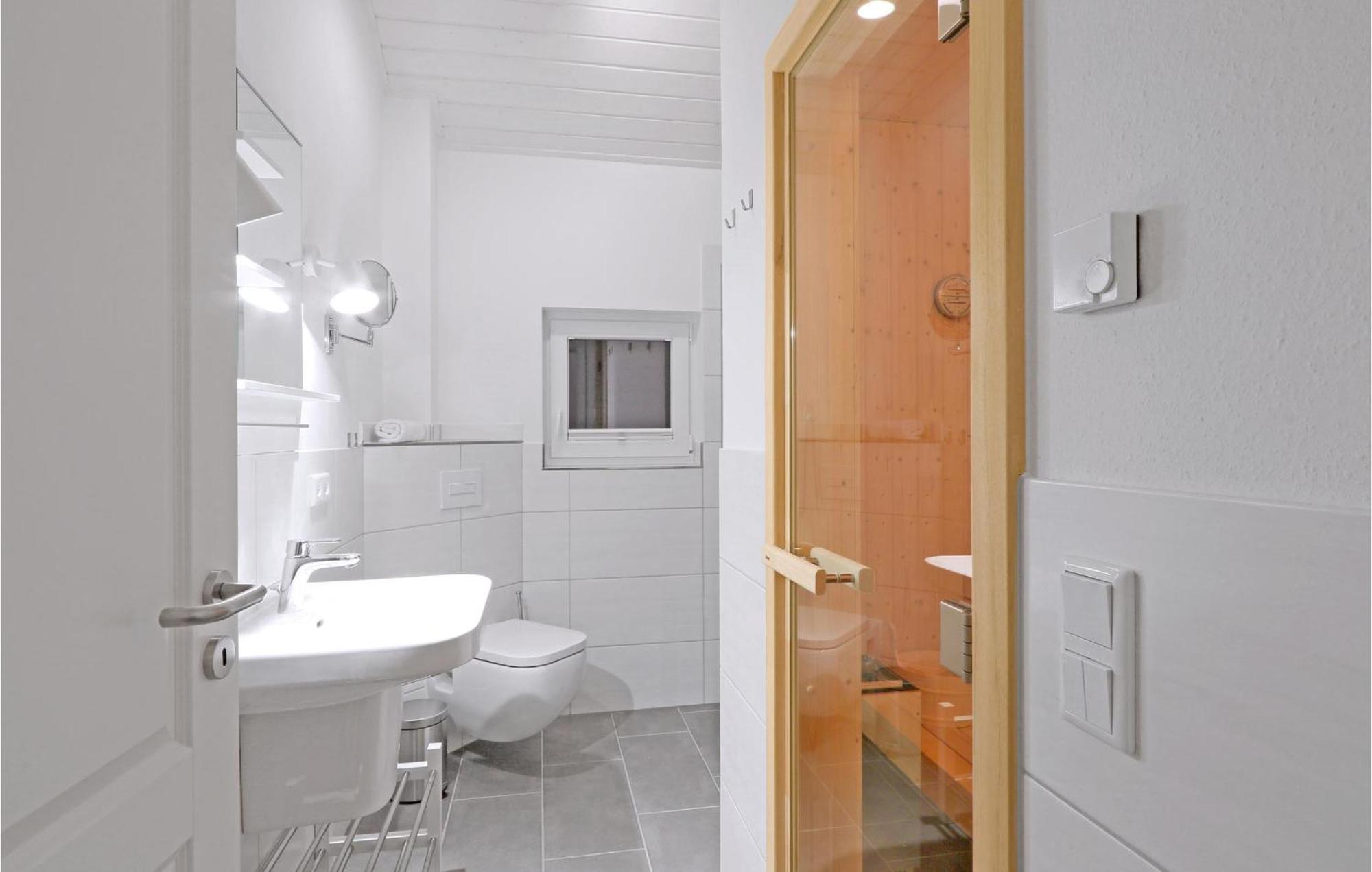 3 Bedroom Stunning Home In Krems Ii-Warderbrueck Gols エクステリア 写真